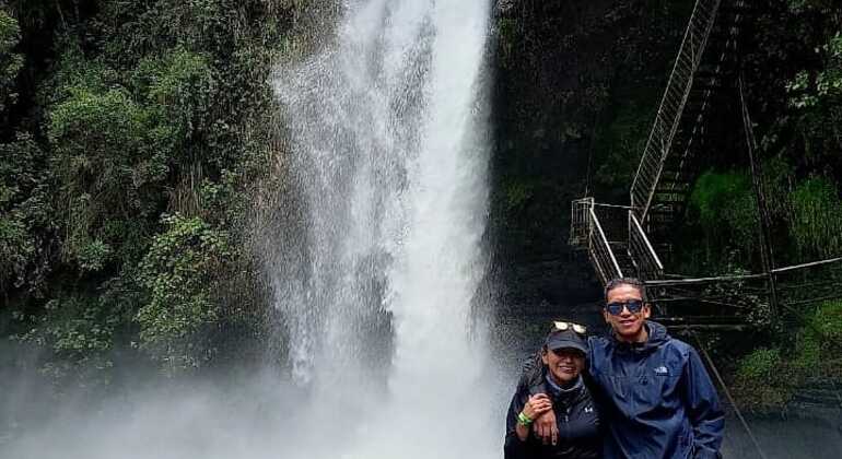 Private Tour ab Quito: Kana-Yaku-Trekking & Wasserfall-Abenteuer
