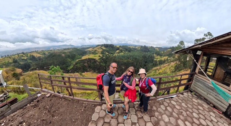 Private Tour ab Quito: Kana-Yaku-Trekking & Wasserfall-Abenteuer