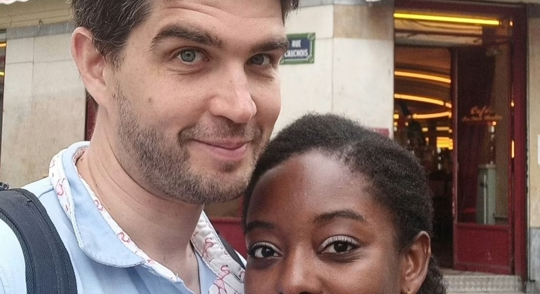 Romantic Montmartre: Self Guided Exploration Game & Walking Tour