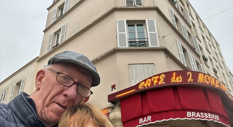 Romantic Montmartre: Self Guided Exploration Game & Walking Tour