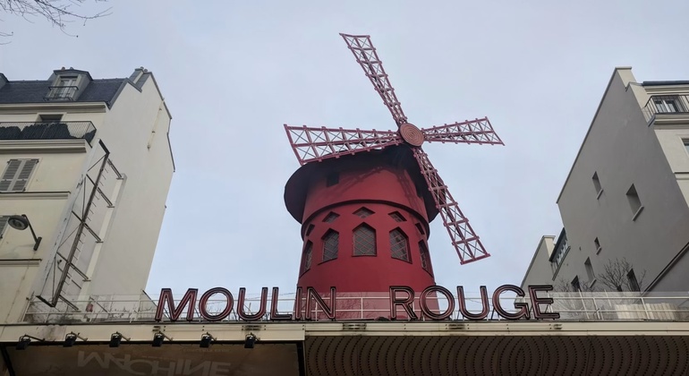 Romantic Montmartre: Self Guided Exploration Game & Walking Tour