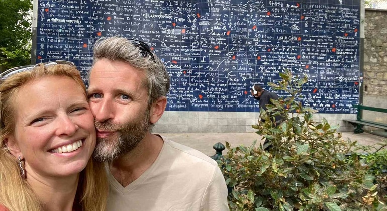 Romantic Montmartre: Self Guided Exploration Game & Walking Tour