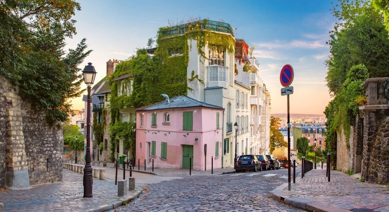 Romantic Montmartre: Self Guided Exploration Game & Walking Tour