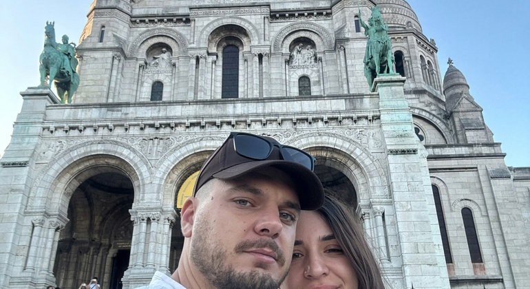 Romantic Montmartre: Self Guided Exploration Game & Walking Tour