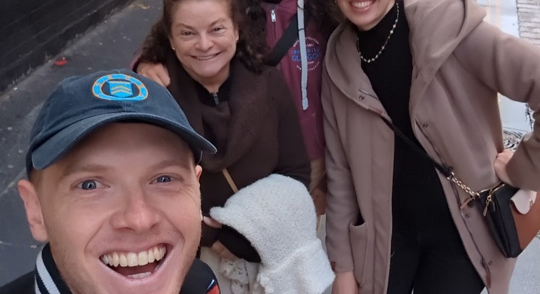 Ghosts of Glasgow: Self Guided Exploration Game & Walking Tour