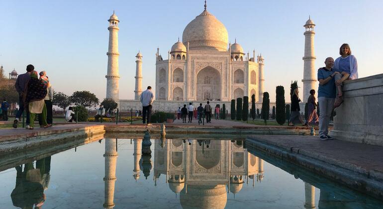 Full-Day Agra Tour with Taj Mahal From Mumbai