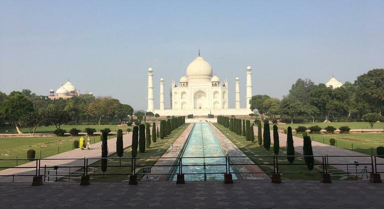 Full-Day Agra Tour with Taj Mahal From Mumbai
