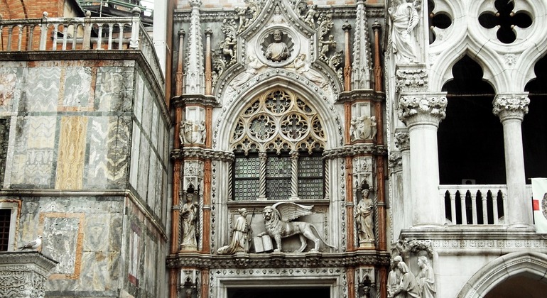 Visita guiada al Palacio Ducal