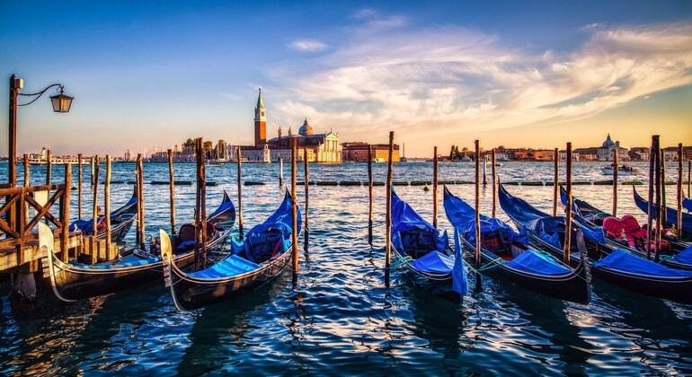 Paseo compartido en góndola por Venecia