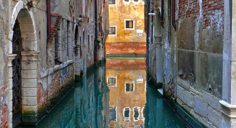 Paseo compartido en góndola por Venecia