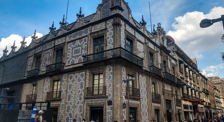 Private Street Food & Bar Crawl in Mexico City Tour