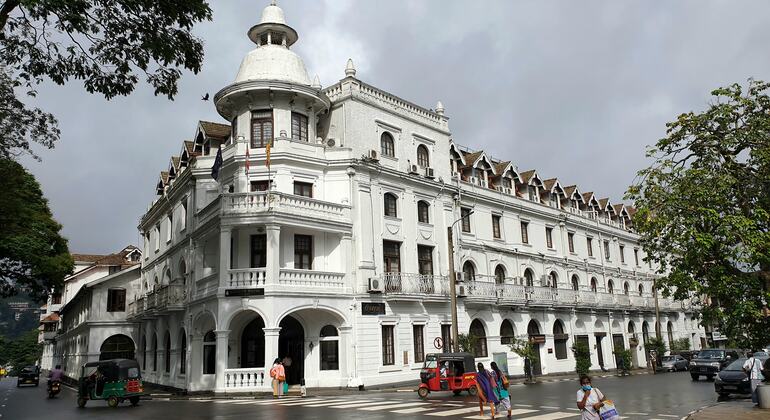 Visita a la ciudad de Kandy y Pinnawala