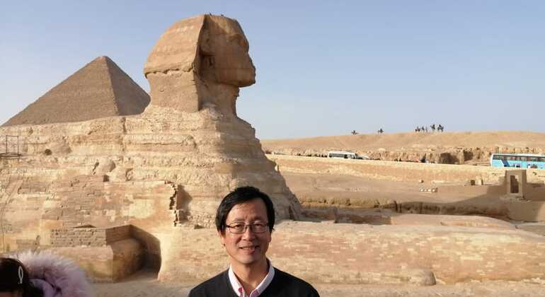 Las pirámides de Giza y el Museo Egipcio desde Alejandría en Coche