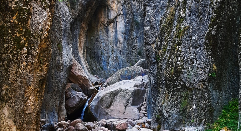 Recorrido inexplorado por Tashkent: Gargantas y cascadas de Gulkam