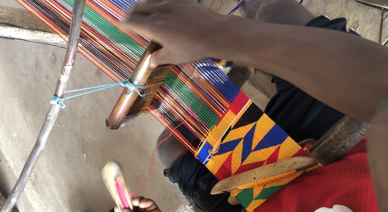 Cérémonie traditionnelle d'attribution de noms et expérience de l'artisanat ashanti.