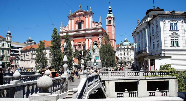 Ljubljana: History, Culture & Hidden Corners Tour with Snacks