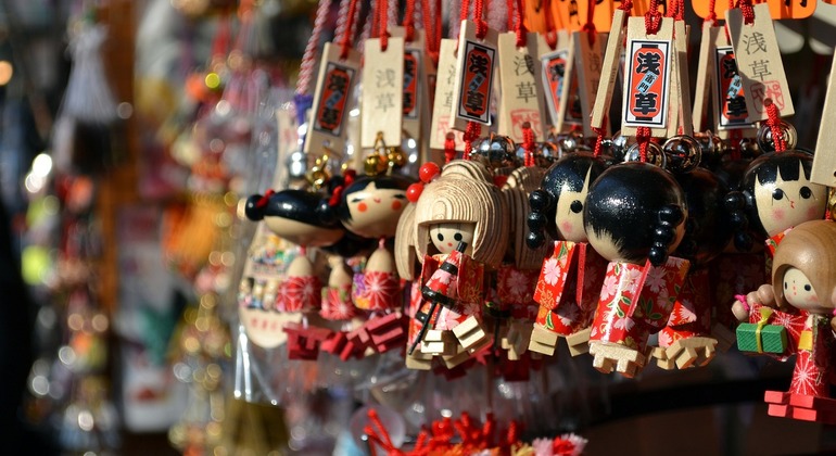 Tokyo Highlights Walking Tour: Asakusa, Ueno, Tsukiji