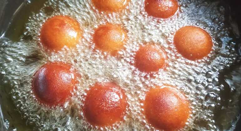 Erlebnis mit Gesprächen, Kochen und Essen in einem wunderschönen indischen Privathaus in Delhi