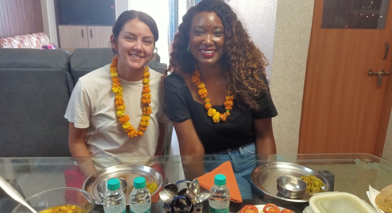 Erlebnis mit Gesprächen, Kochen und Essen in einem wunderschönen indischen Privathaus in Delhi