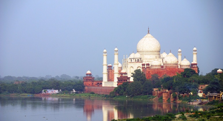 Taj Mahal Tour am selben Tag mit dem Gatimaan Zug