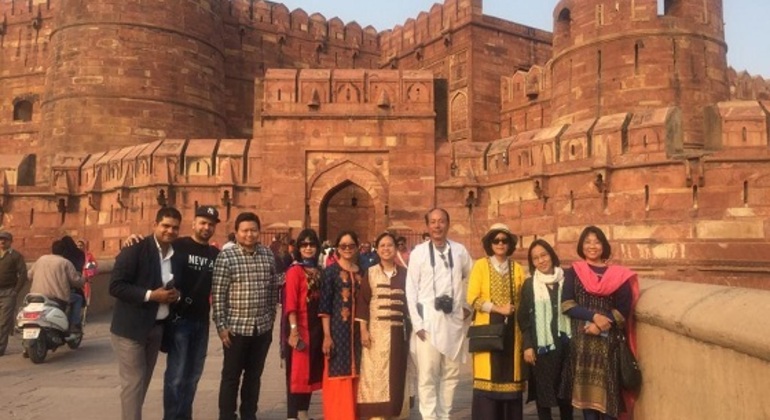 Ganztägige Taj Mahal &amp; Agra Tour mit dem Superschnellzug
