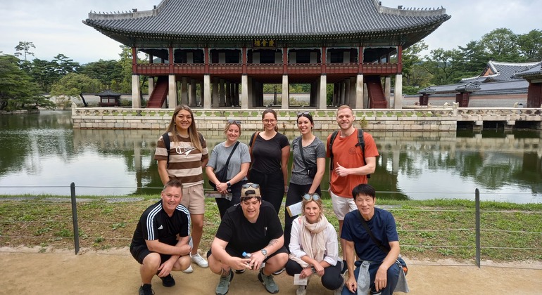 Besichtigung des Gyeongbokgung-Palastes, des Volksmuseums und des Dorfes Bukchon