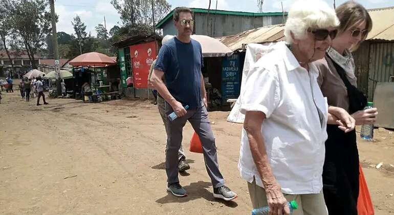 Nairobi: Explora la barriada de Kibera con guías locales