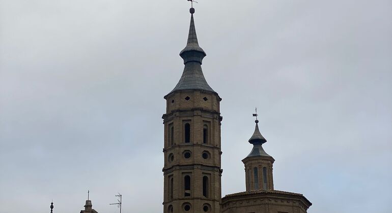 Street Escape through the Old Town of Zaragoza