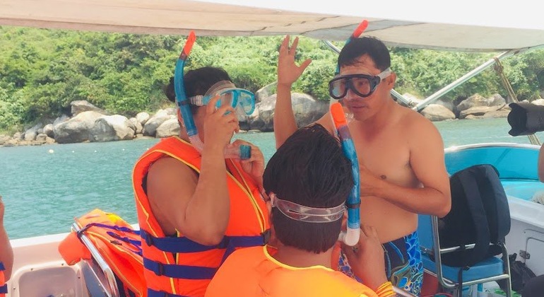 Descubrir la isla de Cham en lancha rápida