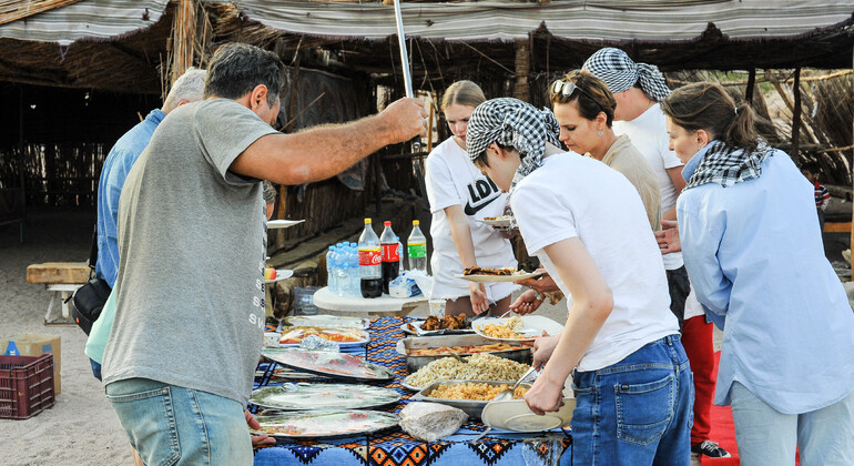 Safari en jeep y barbacoa en la antigua aldea beduina