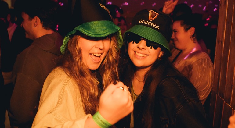 Porto St. Patrick's Pub Crawl mit Getränken und VIP-Eintritt