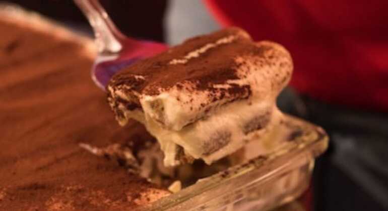 Zubereitung von Tiramisu und sizilianischen Cannolli - Kochkurs