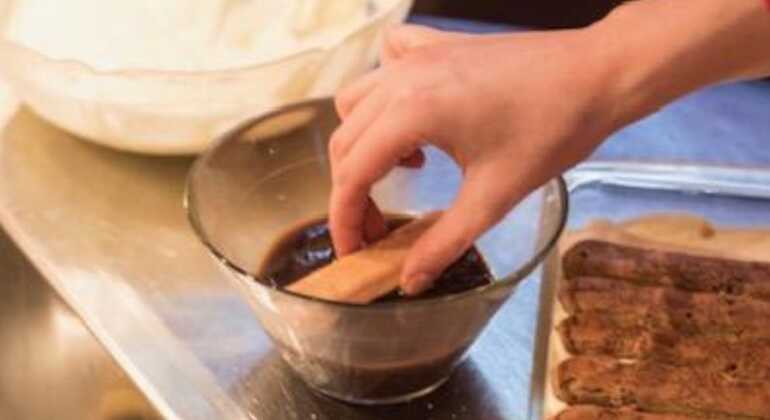 Zubereitung von Tiramisu und sizilianischen Cannolli - Kochkurs