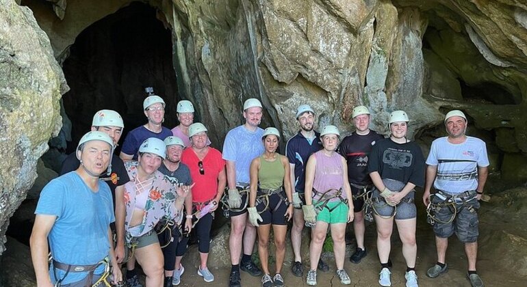 Baumkronen-Zipline-Abenteuer und Höhle in Fidschi