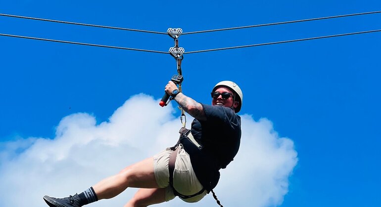 Baumkronen-Zipline-Abenteuer und Höhle in Fidschi