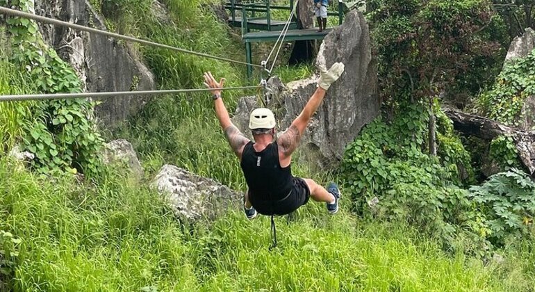 Baumkronen-Zipline-Abenteuer und Höhle in Fidschi